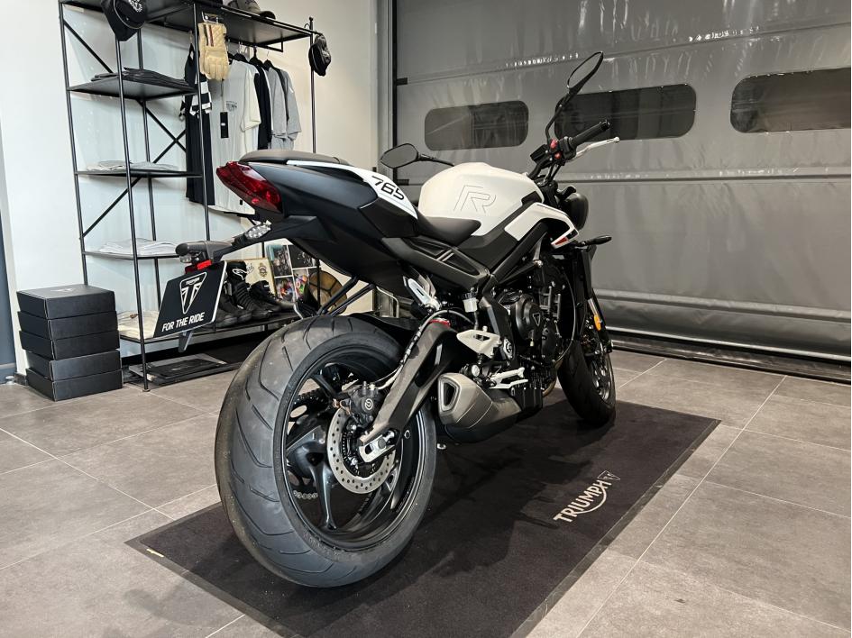 TRIUMPH STREET TRIPLE 765 R - 120ch 