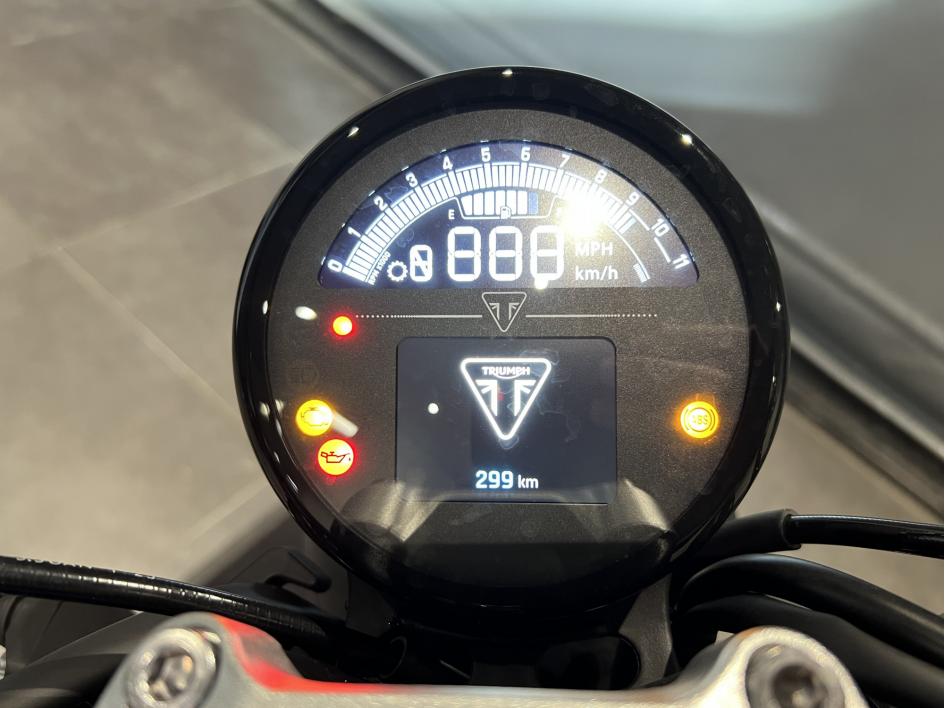 TRIUMPH TRIDENT 660 - A2