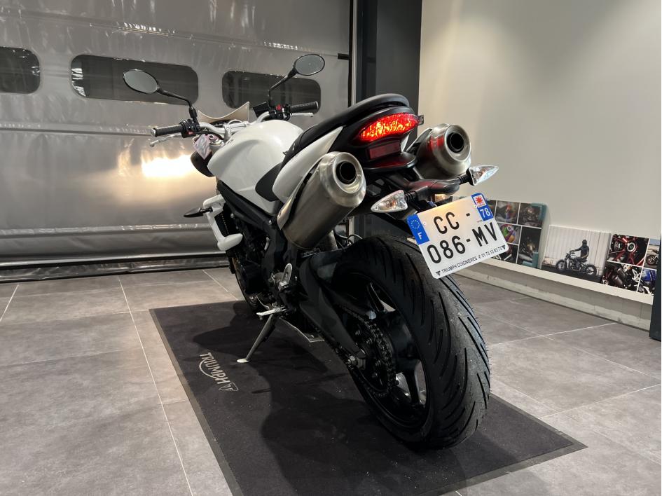 TRIUMPH STREET TRIPLE 675