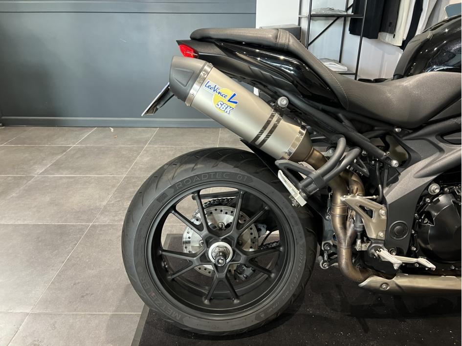 TRIUMPH STREET TRIPLE 675