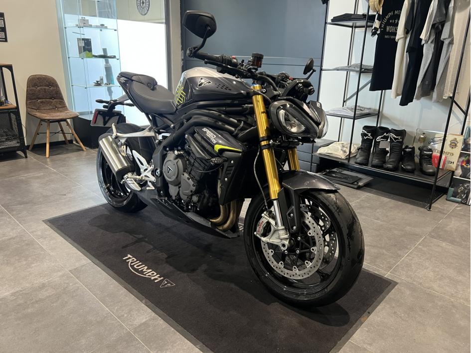 TRIUMPH SPEED TRIPLE 1200 RS