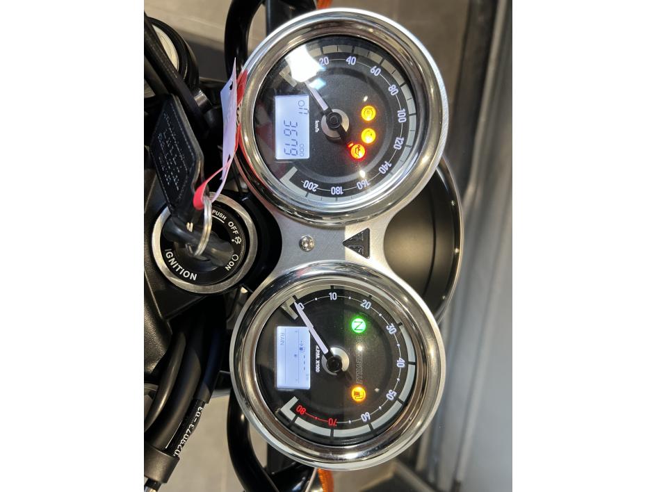 TRIUMPH Bonneville T120 Black