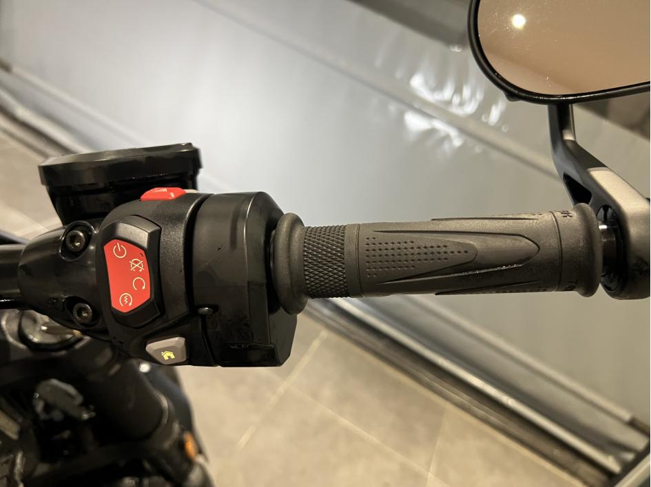 TRIUMPH ROCKET 3 R STORM