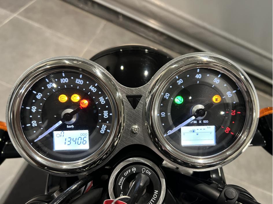 TRIUMPH Bonneville T100 Black - A2