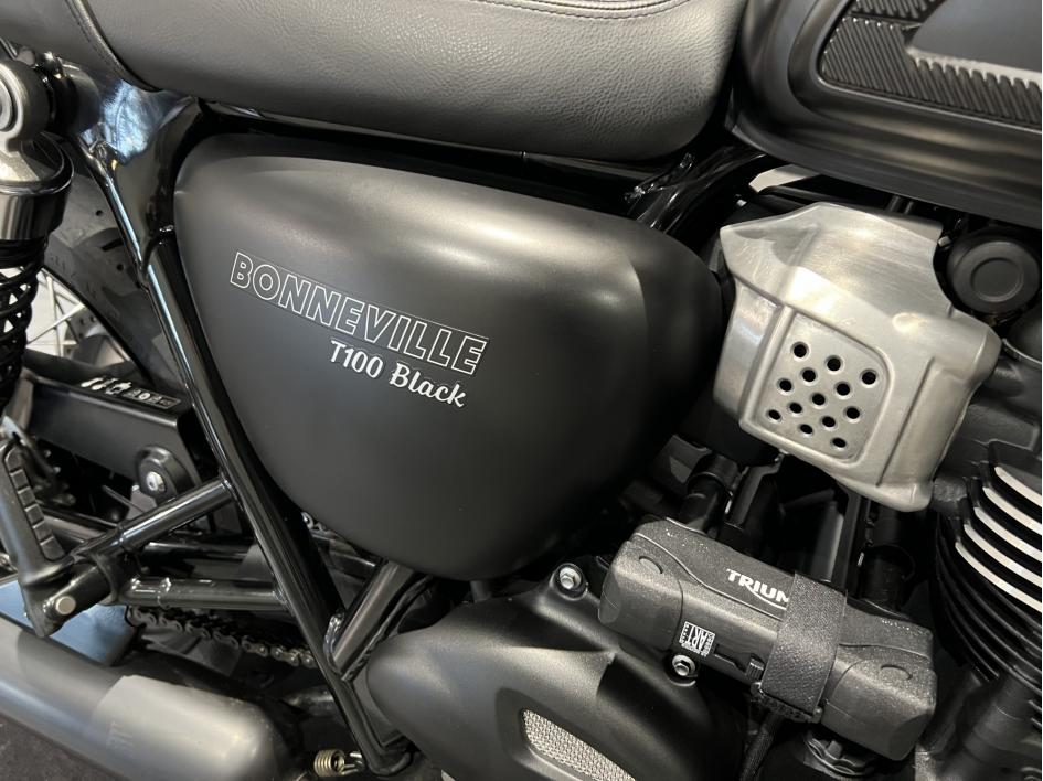 TRIUMPH Bonneville T100 Black - A2