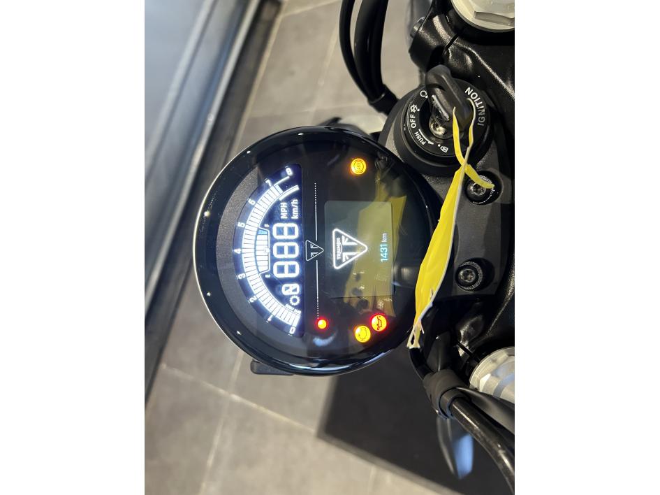 TRIUMPH SPEED TWIN 900
