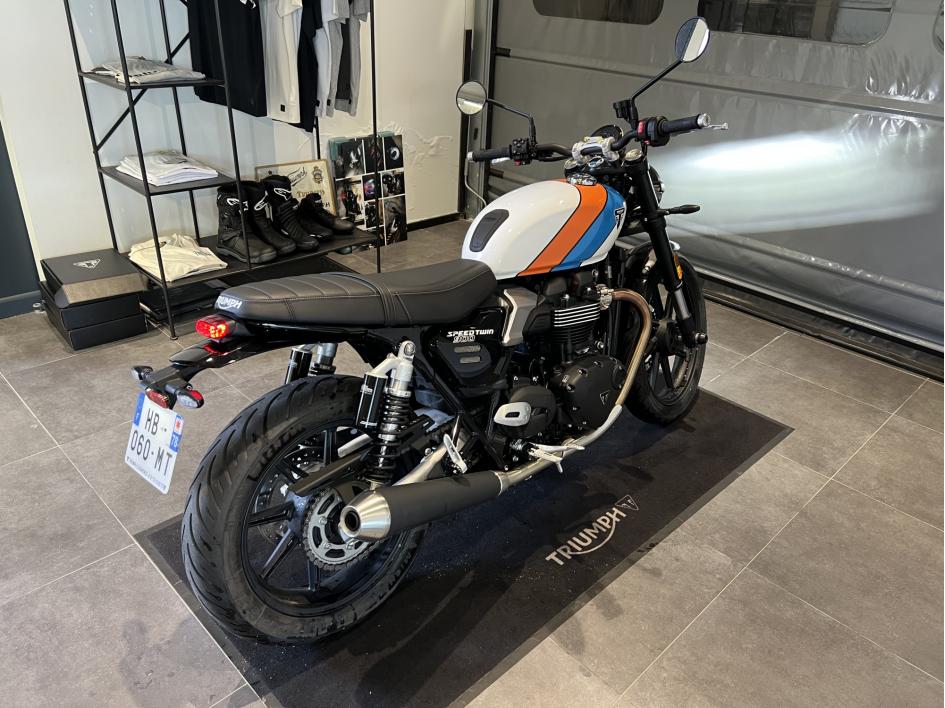 TRIUMPH SPEED TWIN 900