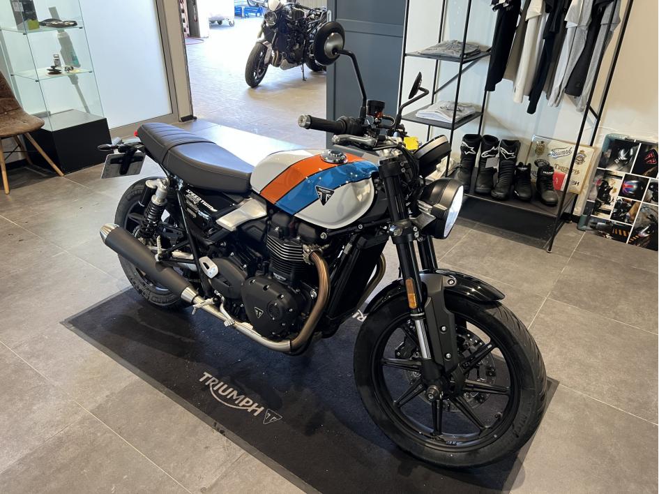 TRIUMPH SPEED TWIN 900
