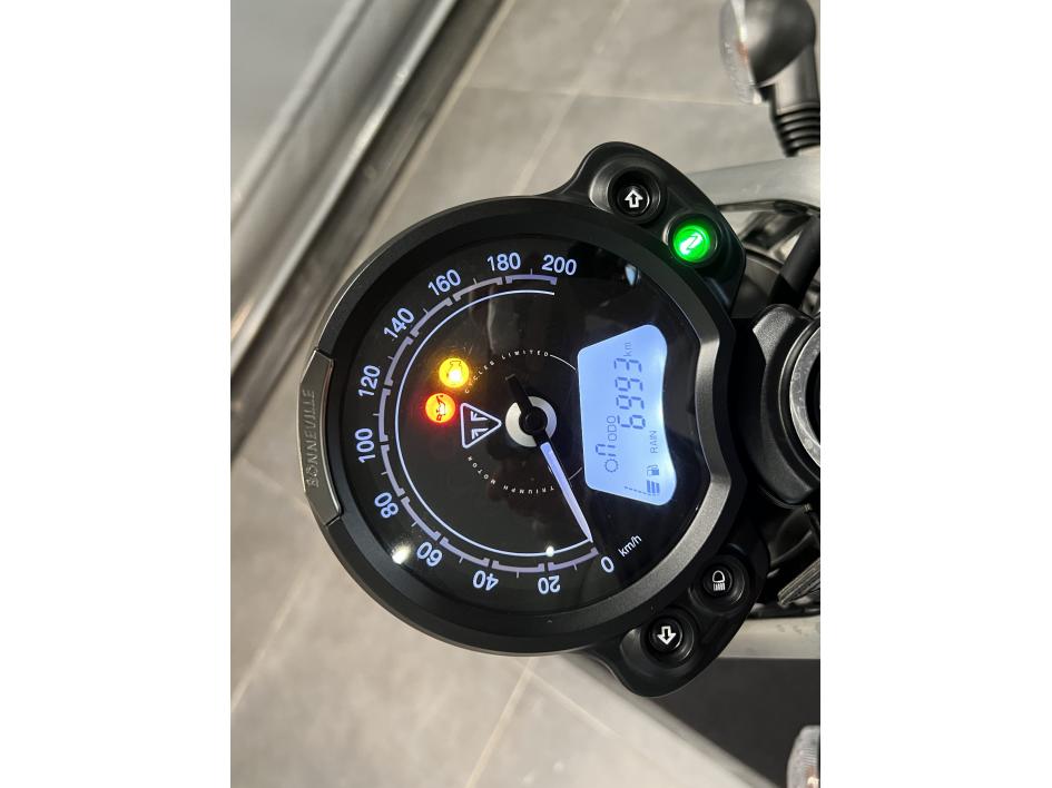 TRIUMPH STREET TWIN 900 EC1 Edition