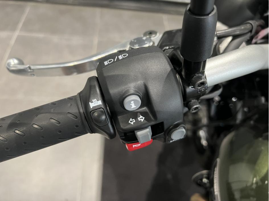 TRIUMPH SCRAMBLER 900 - CHROME EDITION