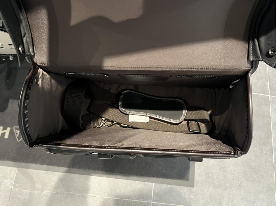 TRIUMPH SCRAMBLER 900 - CHROME EDITION