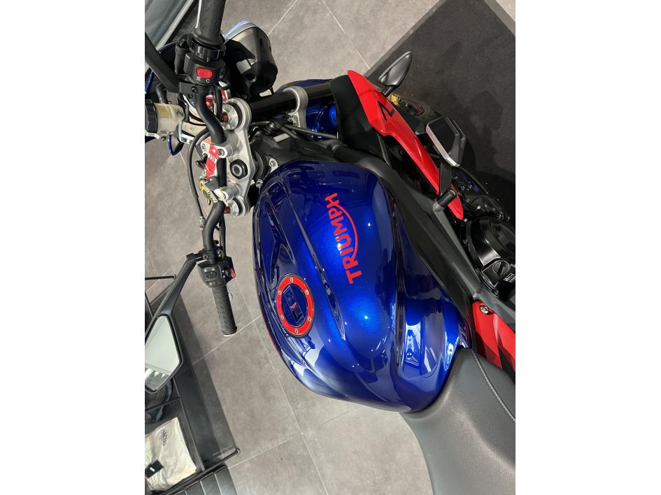 TRIUMPH STREET TRIPLE 675 R