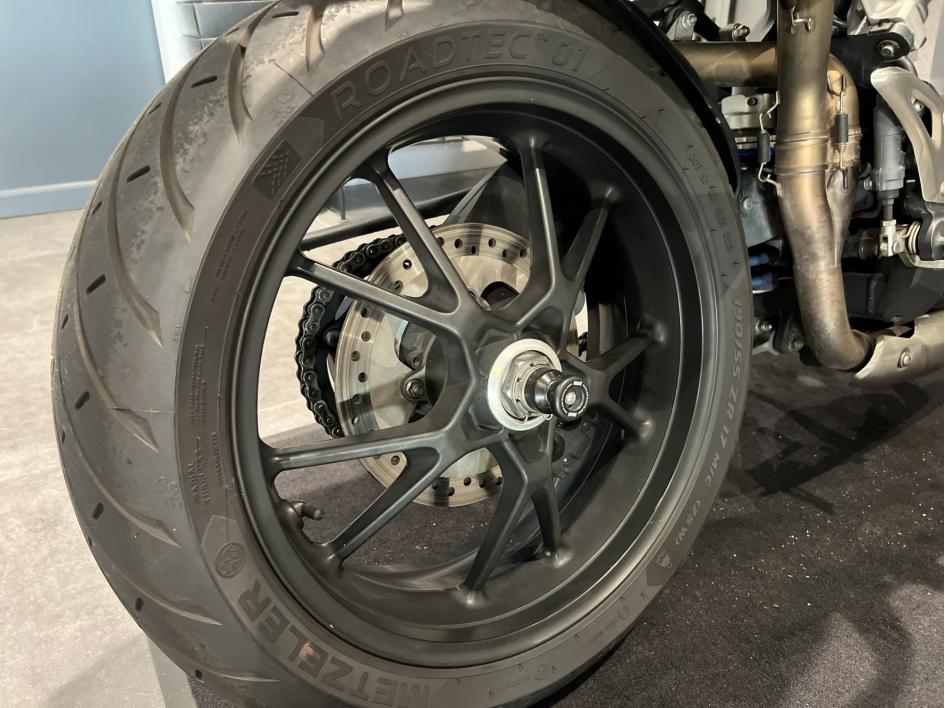 TRIUMPH SPEED TRIPLE 1050