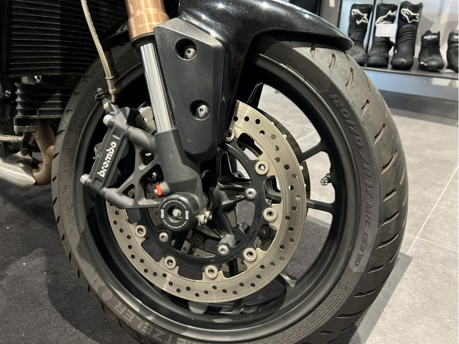 TRIUMPH SPEED TRIPLE 1050